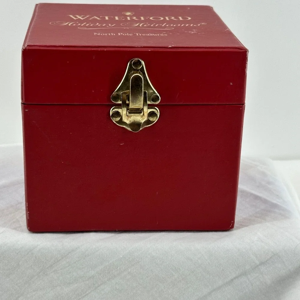 Waterford Holiday Heirlooms North Pole Treasures Box- Ornament * Crack in Glass